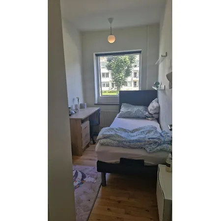 Single Bed, Private *